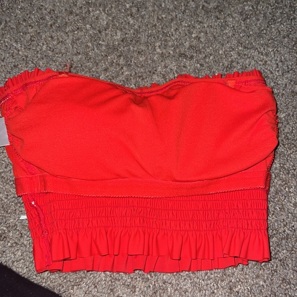 Red cropped fitted tube top. - Picture 4 of 4